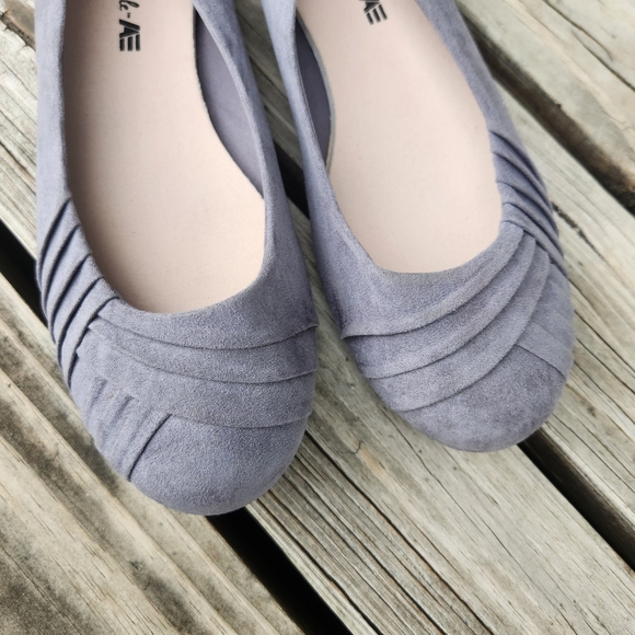 American Eagle Gray Suede Flats Slip On Professional Work Interview 8 - Picture 2 of 5